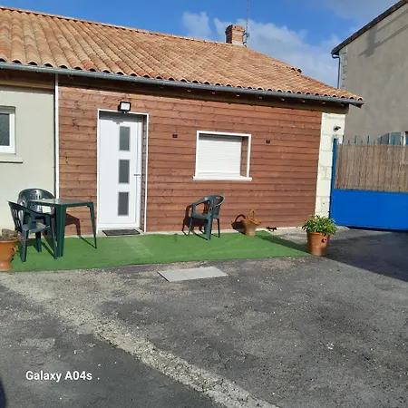 Logis Du Chene Ferre * Guesnes